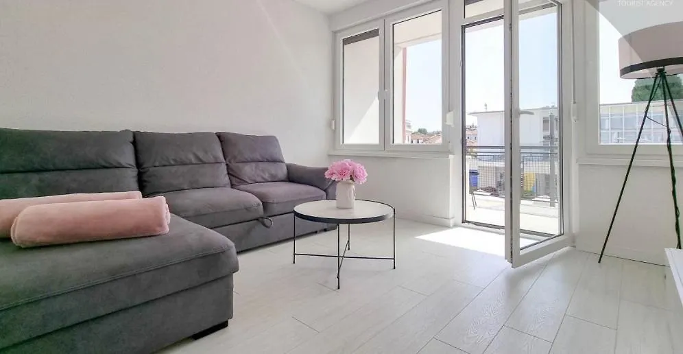 אומאג Bella Apartment