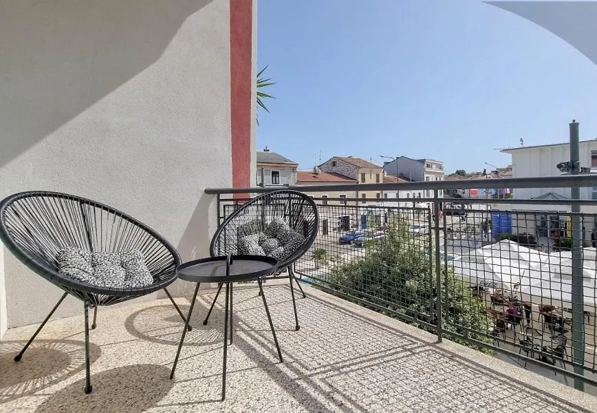 אומאג Bella Apartment