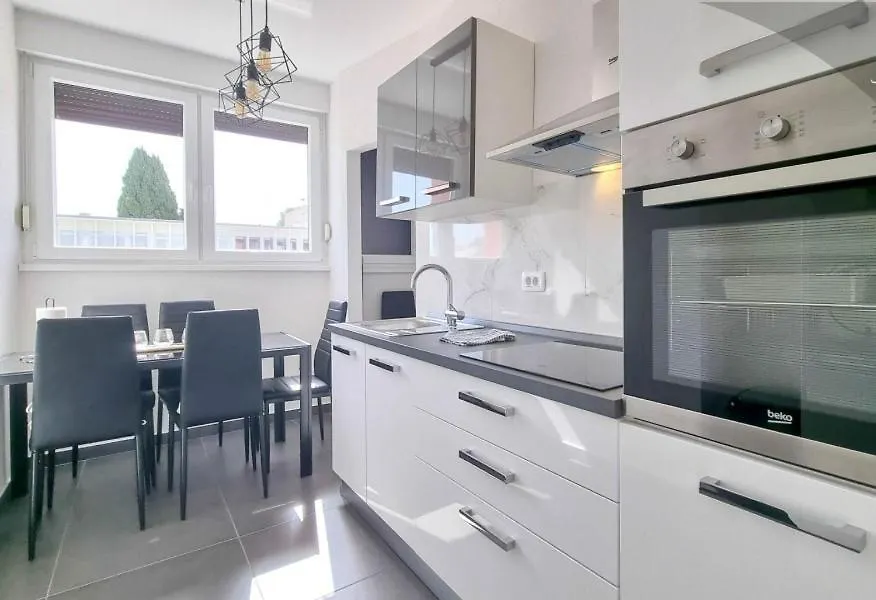 אומאג Bella Apartment קרואטיה